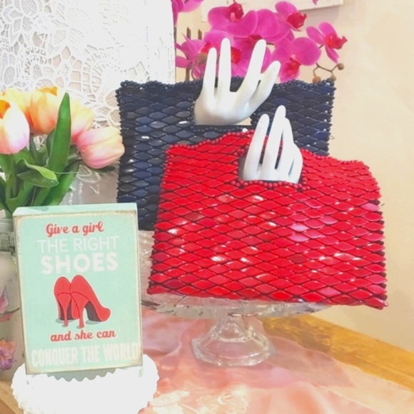 Pair of Handmade Wood bead clutch bags red and blue - Picture 6 of 16